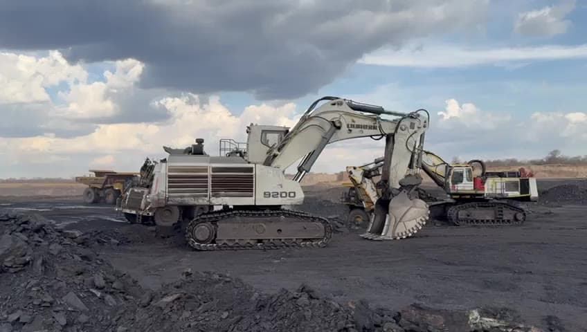 Video: two Liebherr R 9200 mining excavators standing on a coal bench with haul trucks working behind them.